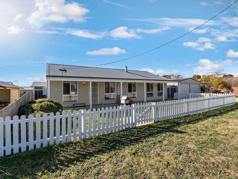 4 Coronation Avenue, Braidwood, NSW 2622