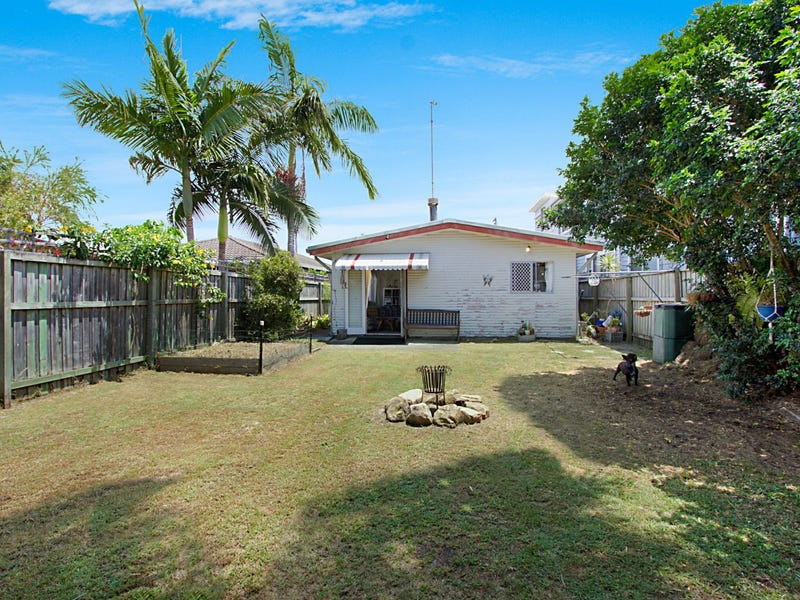 19 Chainey Avenue, Miami, QLD 4220
