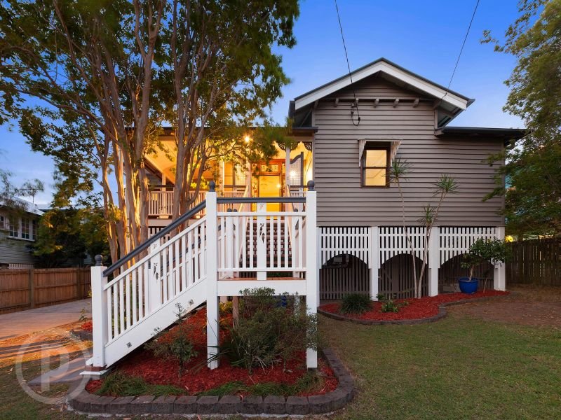 64 Real Avenue, Norman Park, QLD 4170