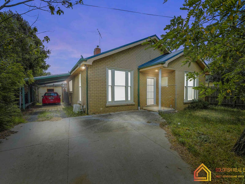 1/5 Thomas Street, Pakenham, Vic 3810 Property Details