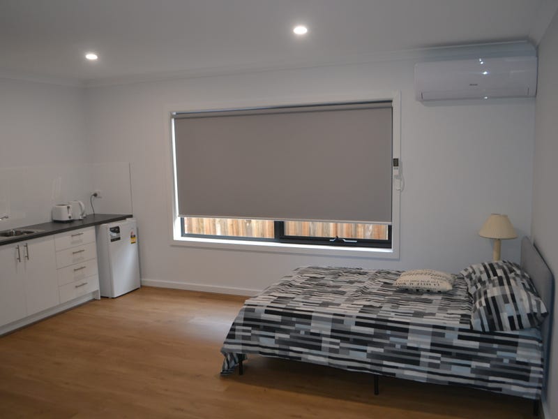 3 Ryan Ct, Melton, Vic 3337 Studio for Rent
