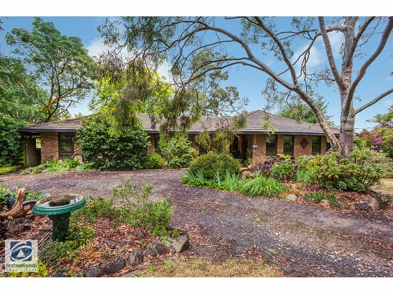 2076 Willow Grove Road, Hill End, VIC 3825