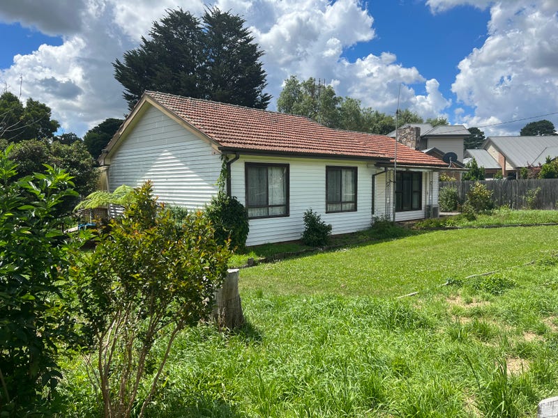 27 Buckland Street, Woodend, Vic 3442 House for Sale