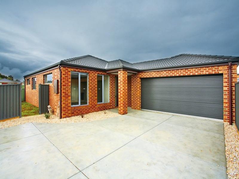 2/14 Damon Court, Sebastopol, VIC 3356