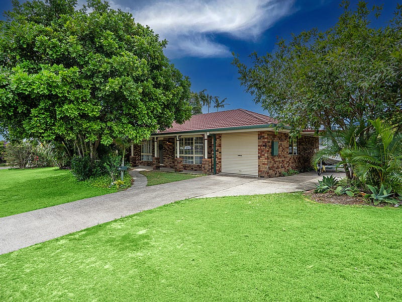 2 Beagle Avenue, Banksia Beach, QLD 4507