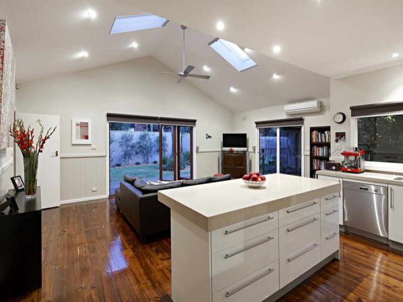 4 Iona Avenue, Brighton, Vic 3186 Property Details