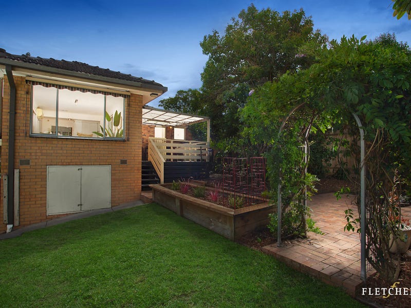 32 Pinehills Drive, Greensborough, VIC 3088