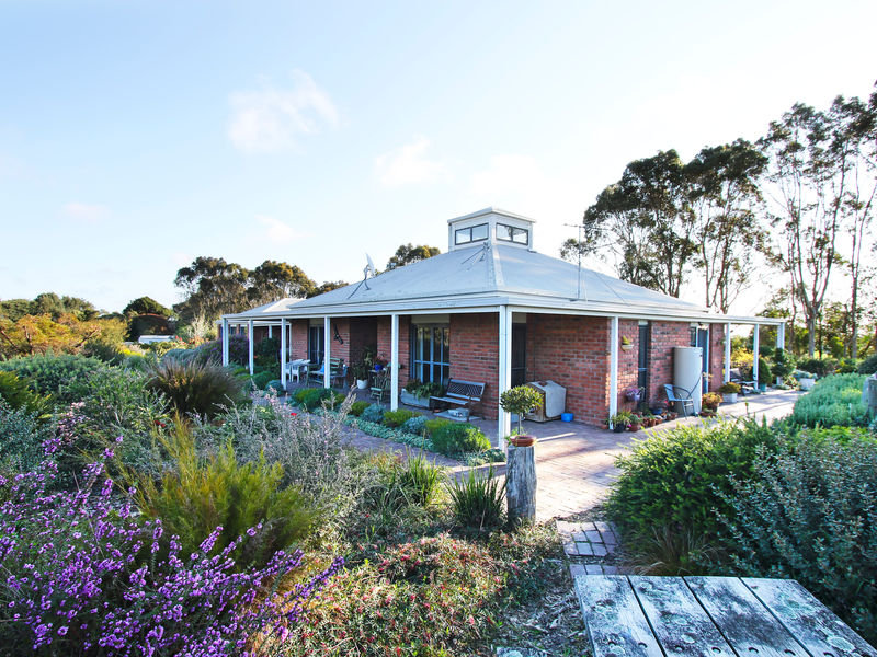 10 Byrnes Lane, Fish Creek, VIC 3959