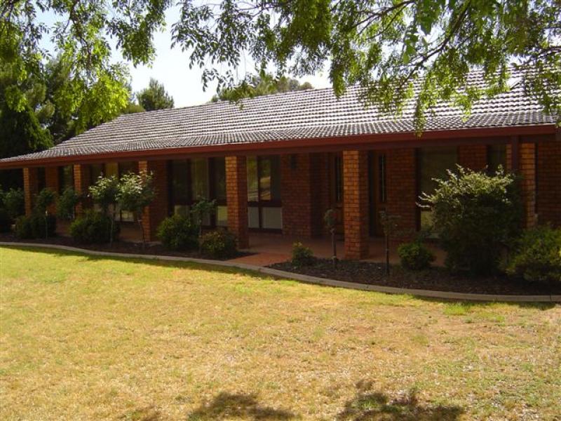 4 Lakeland Drive, Dubbo, NSW 2830