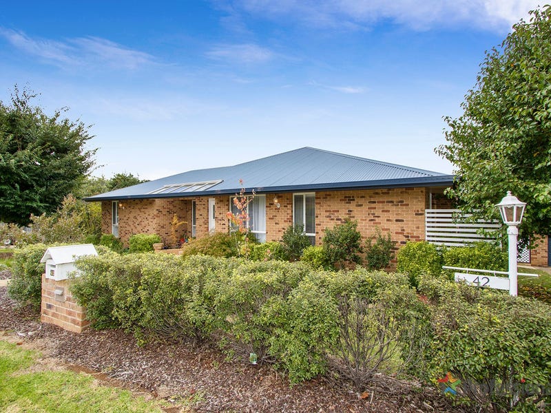 42 The Avenue, Armidale, NSW 2350 Property Details