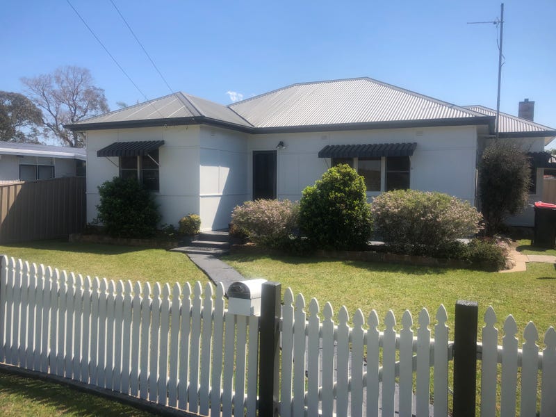 64 Barton Street, Oak Flats, NSW 2529