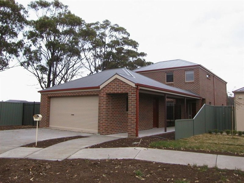 24 Taunton Place, Lake Gardens, VIC 3355