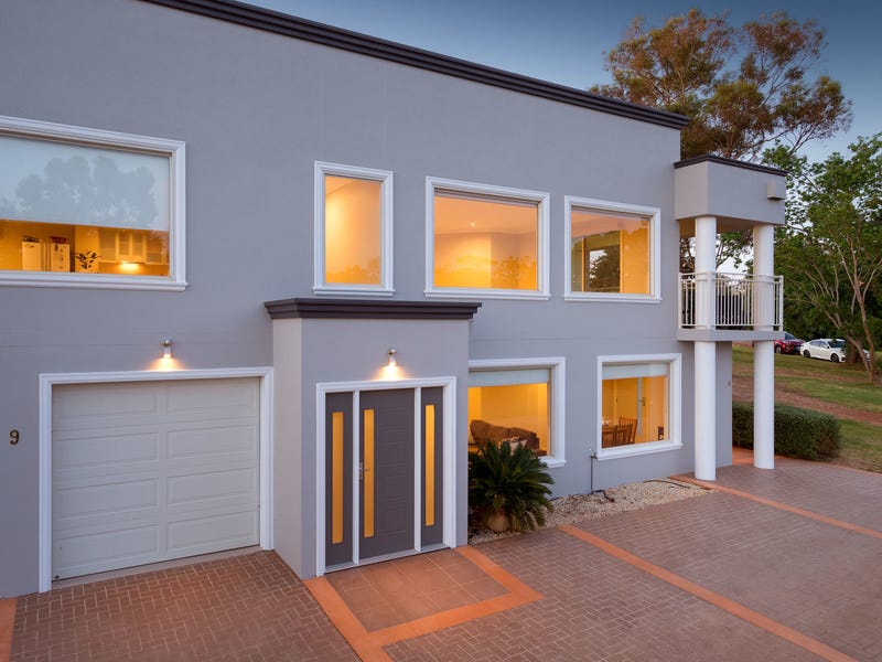 9 Peppermint Parade, Lake Hume Village, NSW 3691