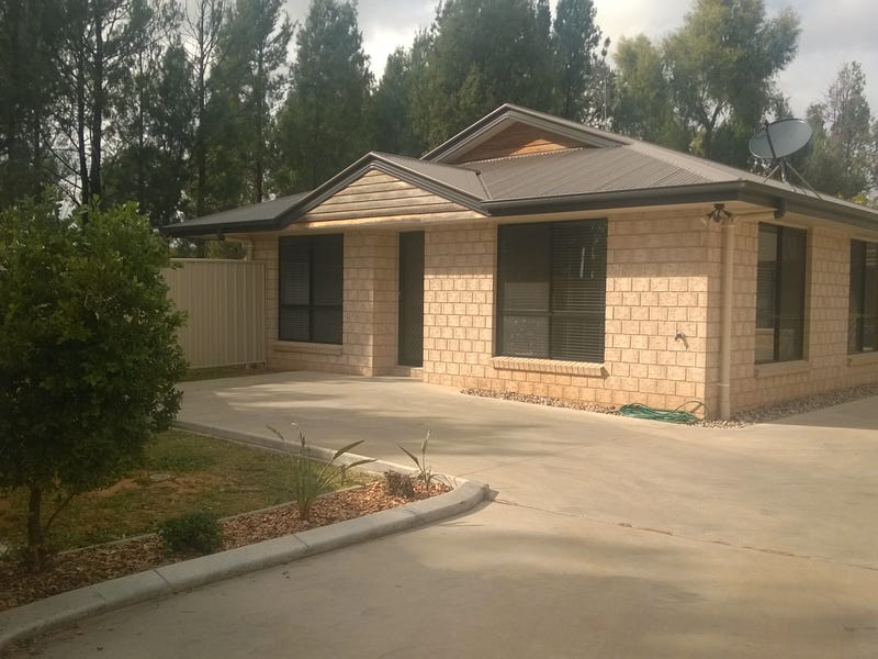 2/10 Davidson Court, Chinchilla, QLD 4413