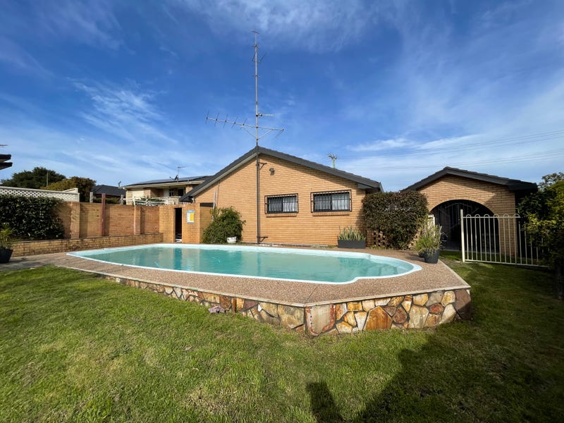 6 Lakeside Drive, Kanahooka, NSW 2530