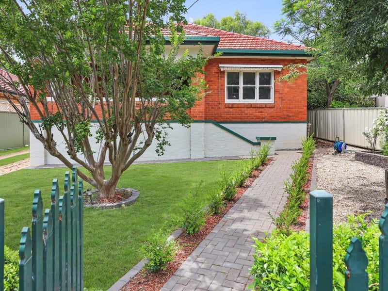 110 Upper Street, Tamworth, NSW 2340 Property Details