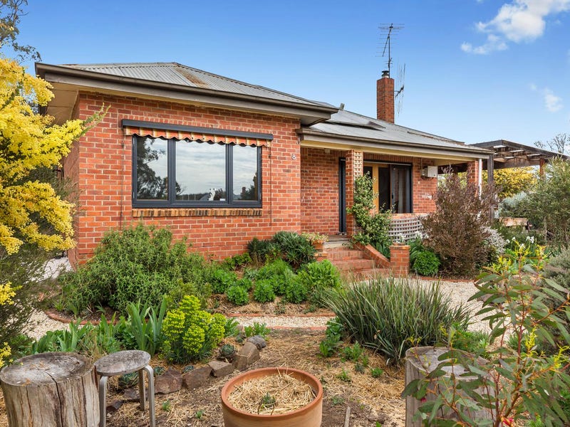 8 Canrobert Street, Newstead, VIC 3462