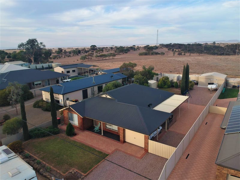 4 Hawk Cres, Port Broughton, SA 5522