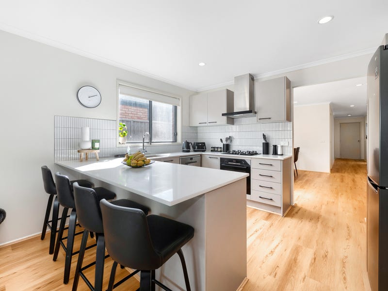 11 Tyndall Street, Cranbourne East, VIC 3977