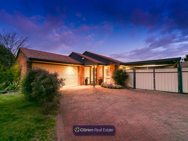 10 Waverley Park Drive, Cranbourne North, VIC 3977