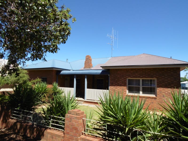 42 Albert Street Parkes Nsw 2870 Realestate Com Au