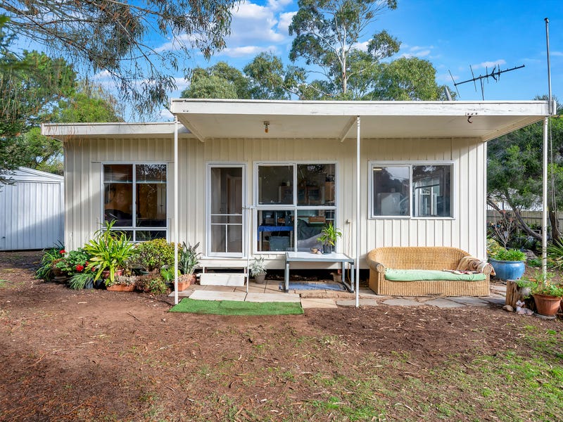 16 Lakeside Avenue, Clayton Bay, SA 5256