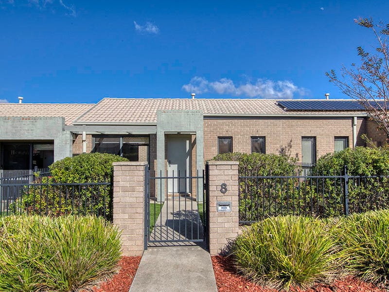8 Rolls Street, Franklin, ACT 2913 Property Details