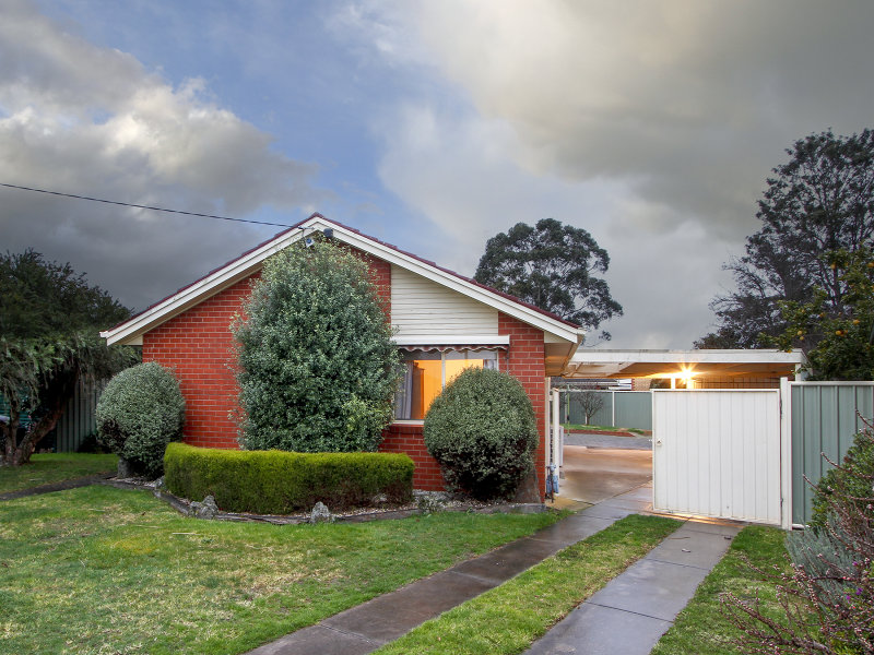 16 Chalmer Court, Sale, Vic 3850 Property Details