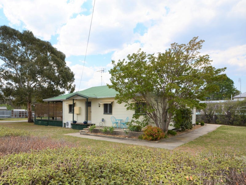 35 Tenterfield Street, Wallangarra, Qld 4383 House for Sale