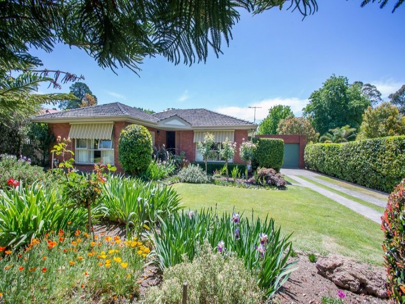 76 Braeside Drive, Launching Place, VIC 3139