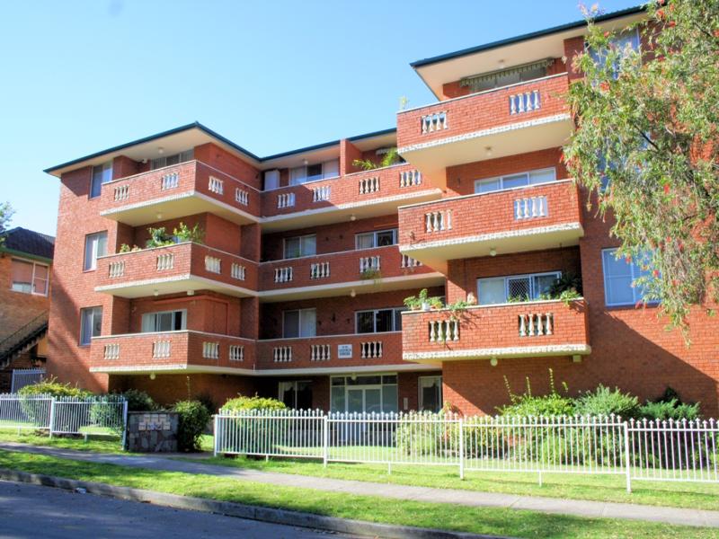 4/16 Garfield Street, Carlton, NSW 2218 Property Details