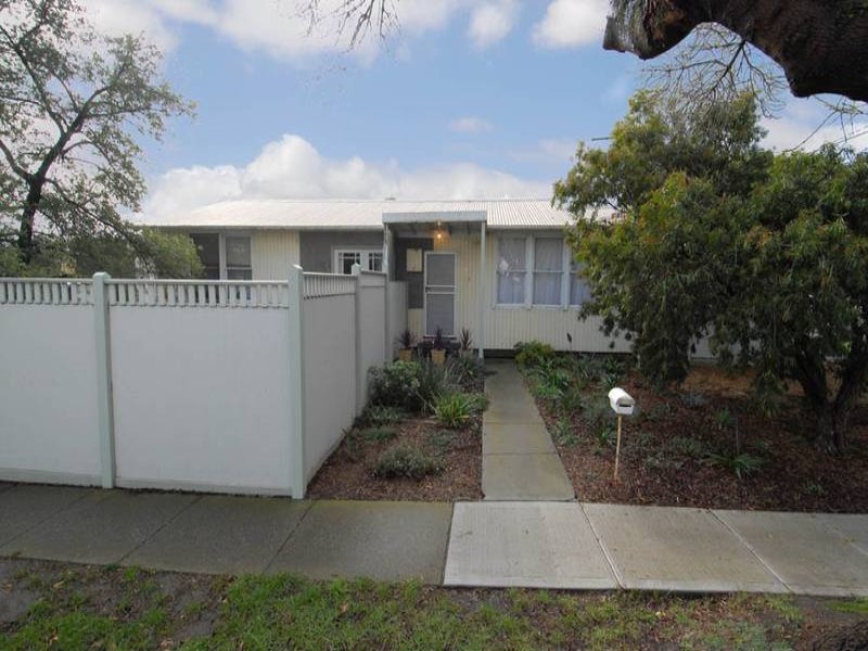 17 Hampshire Road, Sunshine, Vic 3020 Property Details