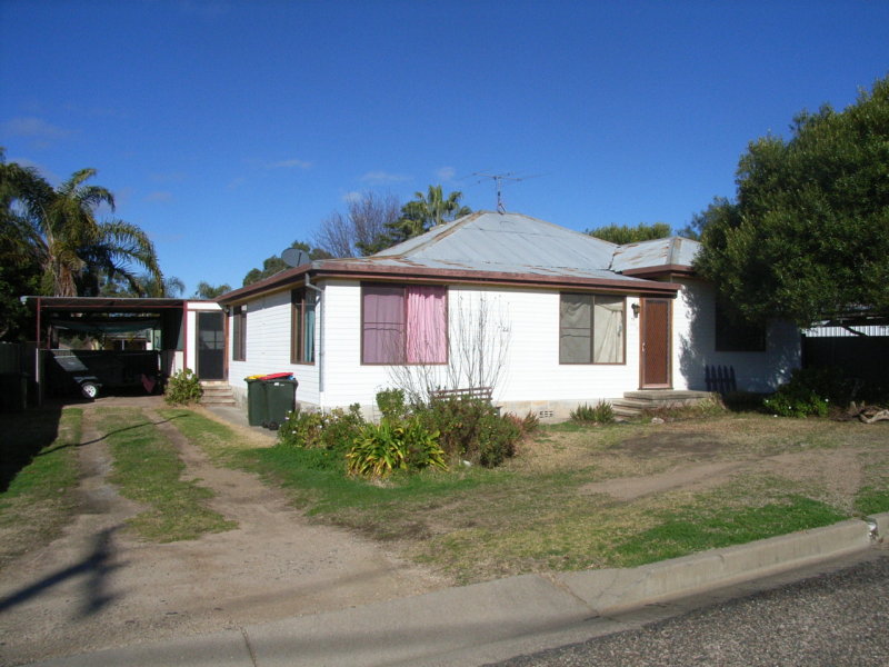 22 CHELMSFORD ST, Kootingal, NSW 2352 Property Details