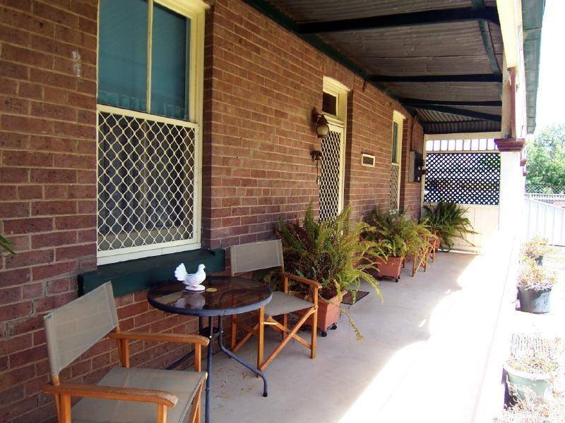 6 Justin Street, Cootamundra, NSW 2590 Property Details