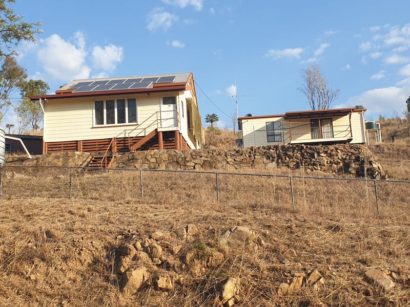 28 William Street, Mount QLD 4714