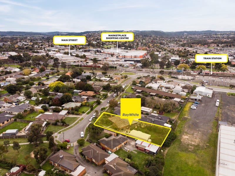 10 Charles Street, Pakenham, Vic 3810 Property Details