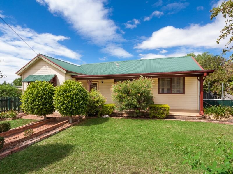 24 The Boulevarde, Kooringal, NSW 2650