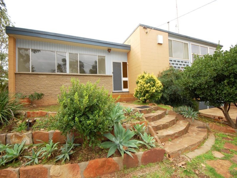 27 Evatt Street, Griffith, NSW 2680 Property Details