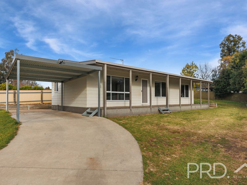 8 Wilga Street, Tumut, NSW 2720 House for Sale