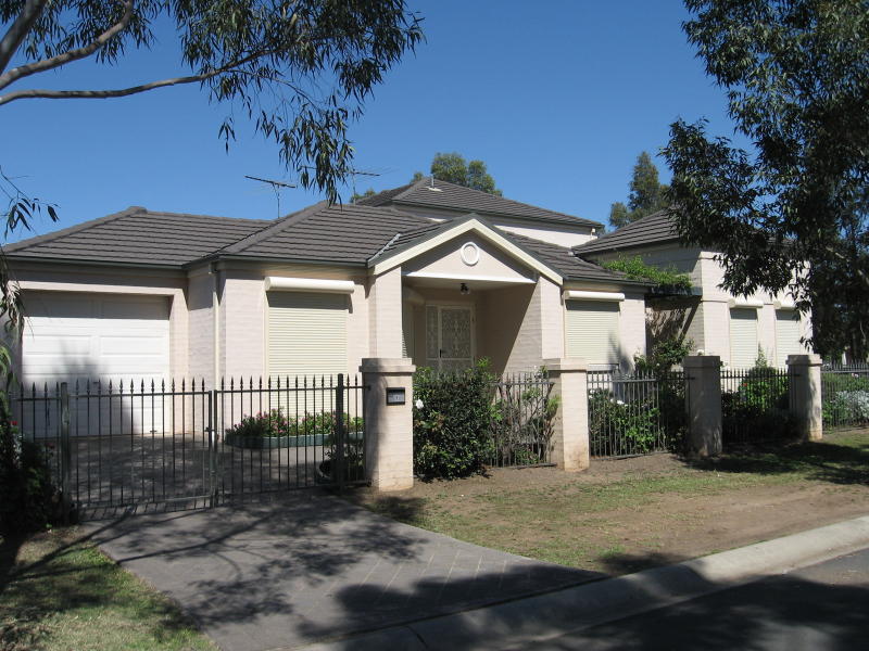 1 Robinia Avenue, Fairfield East, NSW 2165