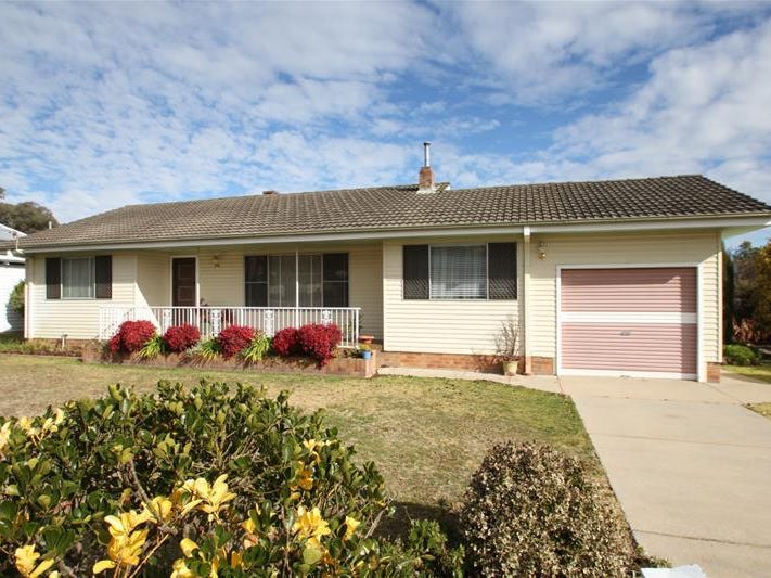 60 Wood Street, Tenterfield, NSW 2372 Property Details