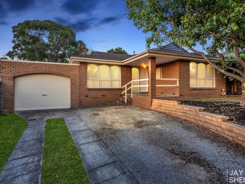 Houses for Sale in Endeavour Hills, VIC 3802