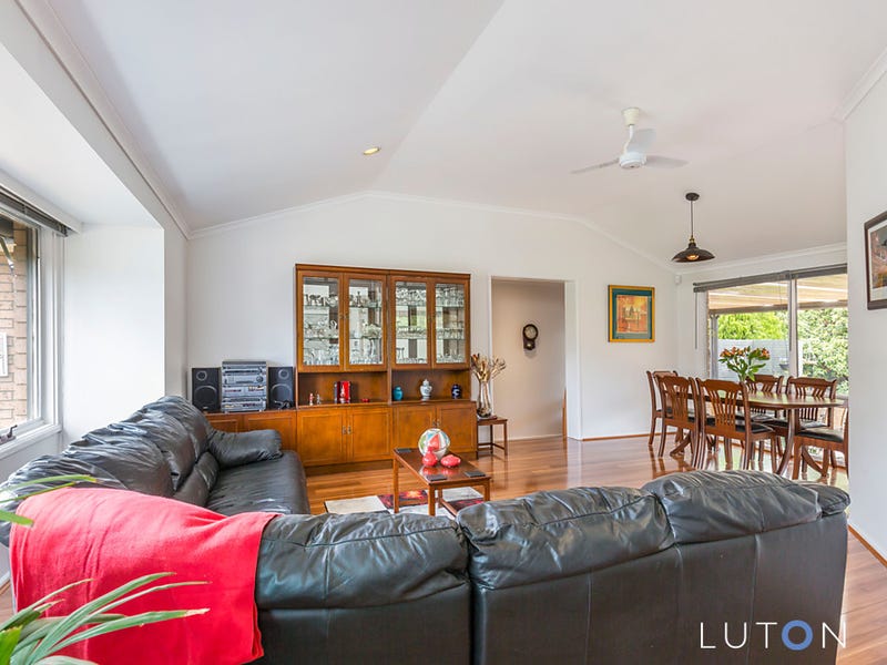 1 McIlveen Place, Oxley, ACT 2903 Property Details