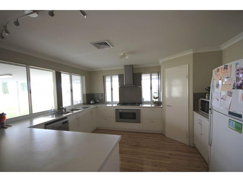 2 Constellation Drive, Australind, WA 6233 Property Details