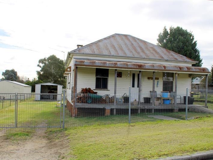 104 Miles Street, Tenterfield, NSW 2372