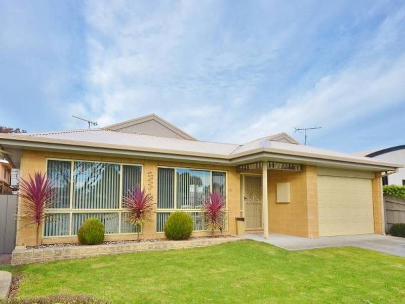 17 Dixon Street, Inverloch, Vic 3996 Property Details
