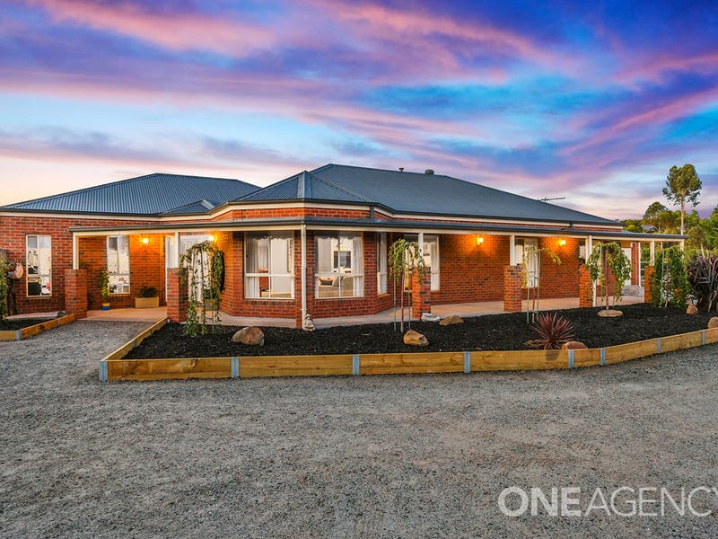 62 Highgrove Drive, Sunbury, Vic 3429 Property Details