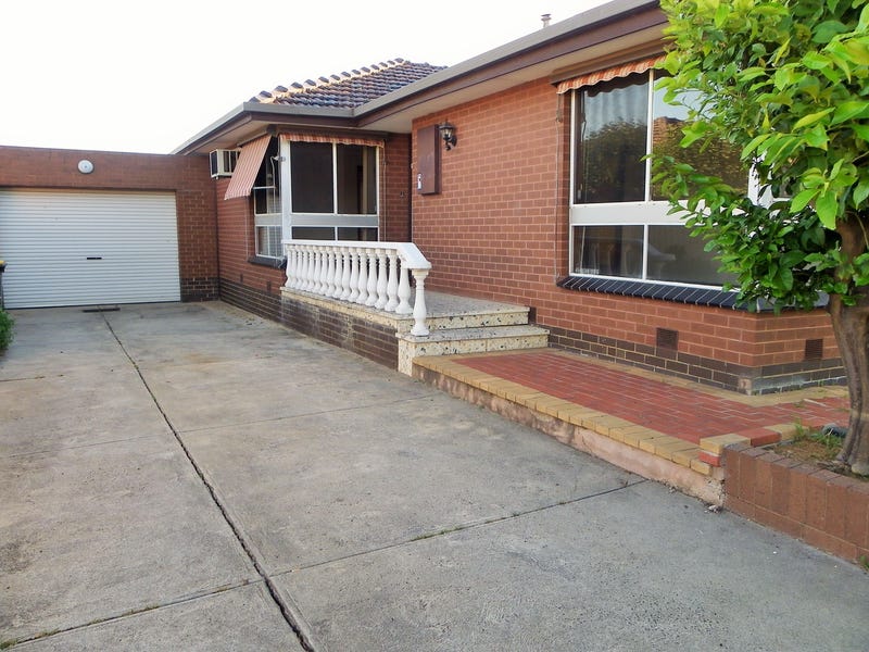 65 Montpellier Drive, Avondale Heights, VIC 3034