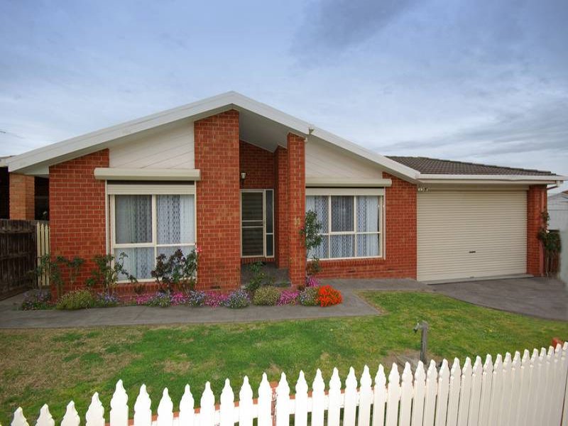 11 Fernshaw Gardens, Hallam, VIC 3803