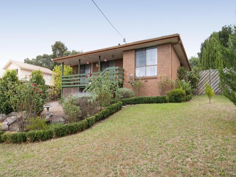 17 Penola Drive, Seville, Vic 3139 Property Details